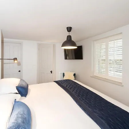 Apartment The Burrow By Serviced