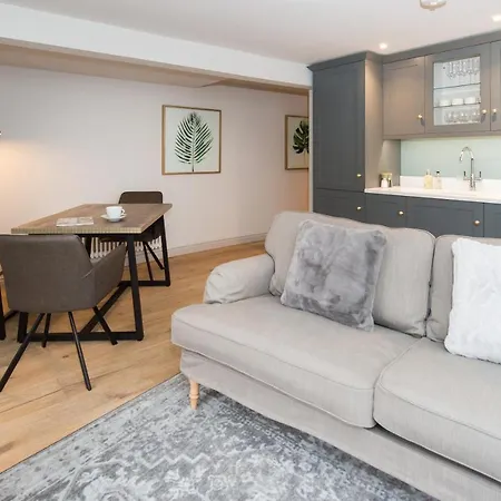 The Burrow By Serviced