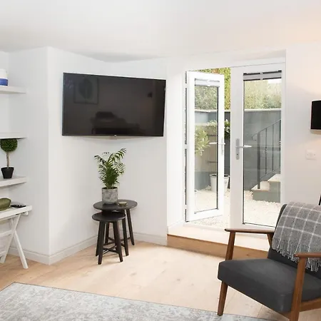 The Burrow By Serviced