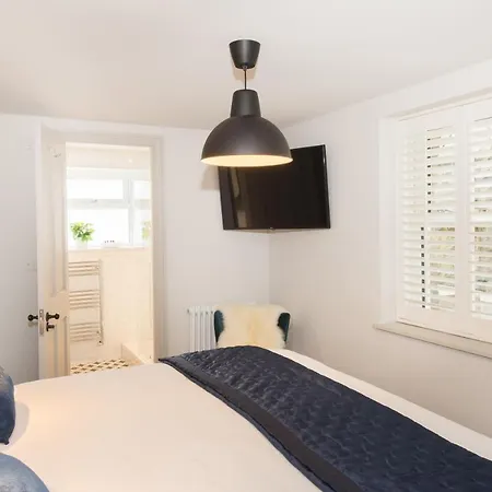 Apartment The Burrow By Serviced *